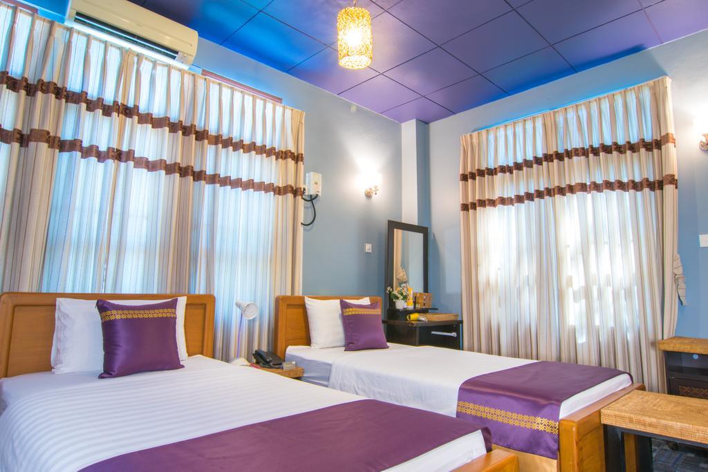 Cinderella Hotel Mawlamyine Buitenkant foto